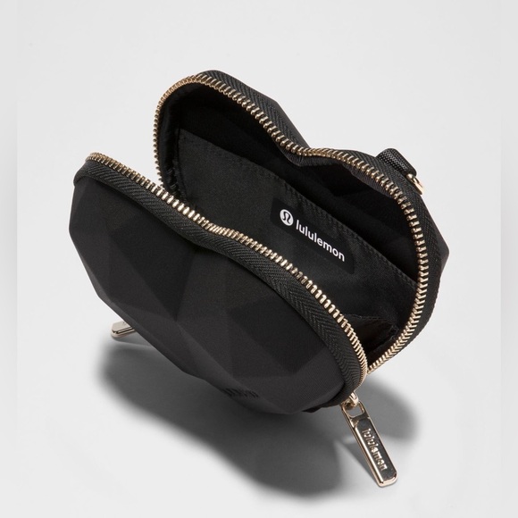 NWT LULULEMON HEART WRISTLET BLACK GOLD - Picture 3 of 9